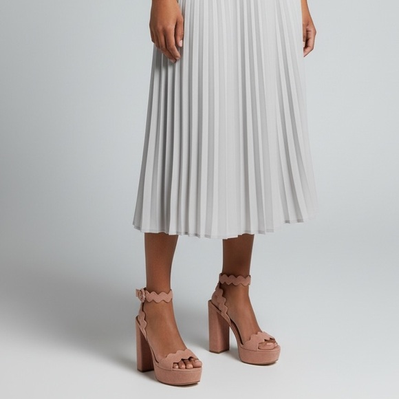 Never Worn Prada Women's  Pink Scalloped Platform Heels - Picture 3 of 7